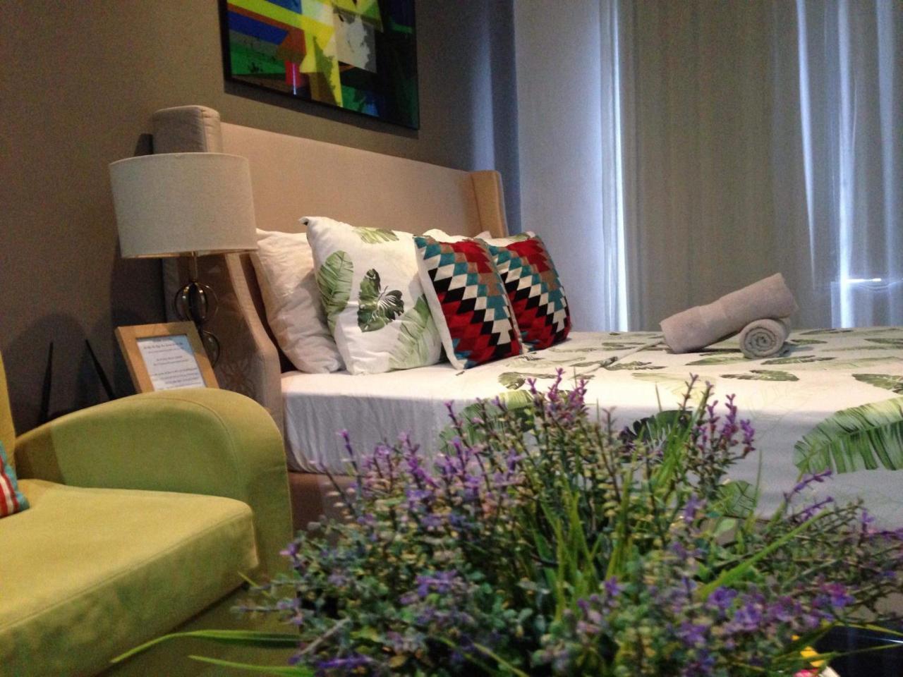 Seven Doors Aparthotels In Gramercy Makati Makati City Екстериор снимка