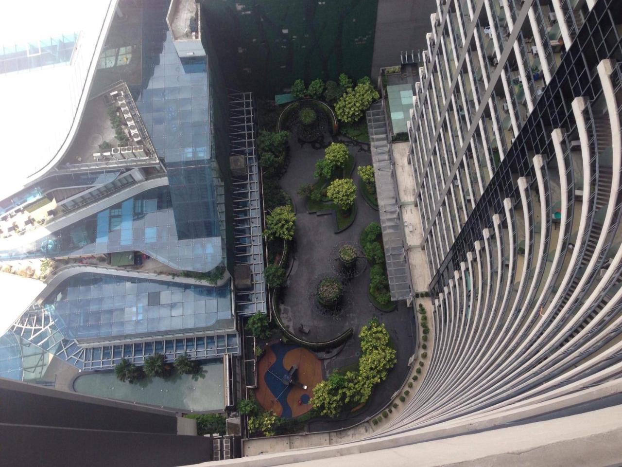 Seven Doors Aparthotels In Gramercy Makati Makati City Екстериор снимка