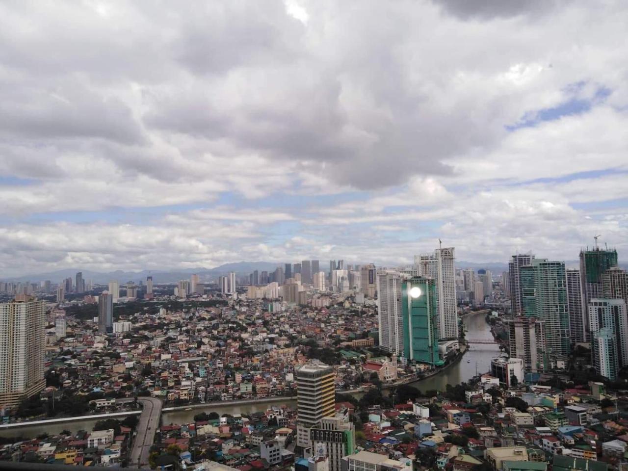 Seven Doors Aparthotels In Gramercy Makati Makati City Екстериор снимка