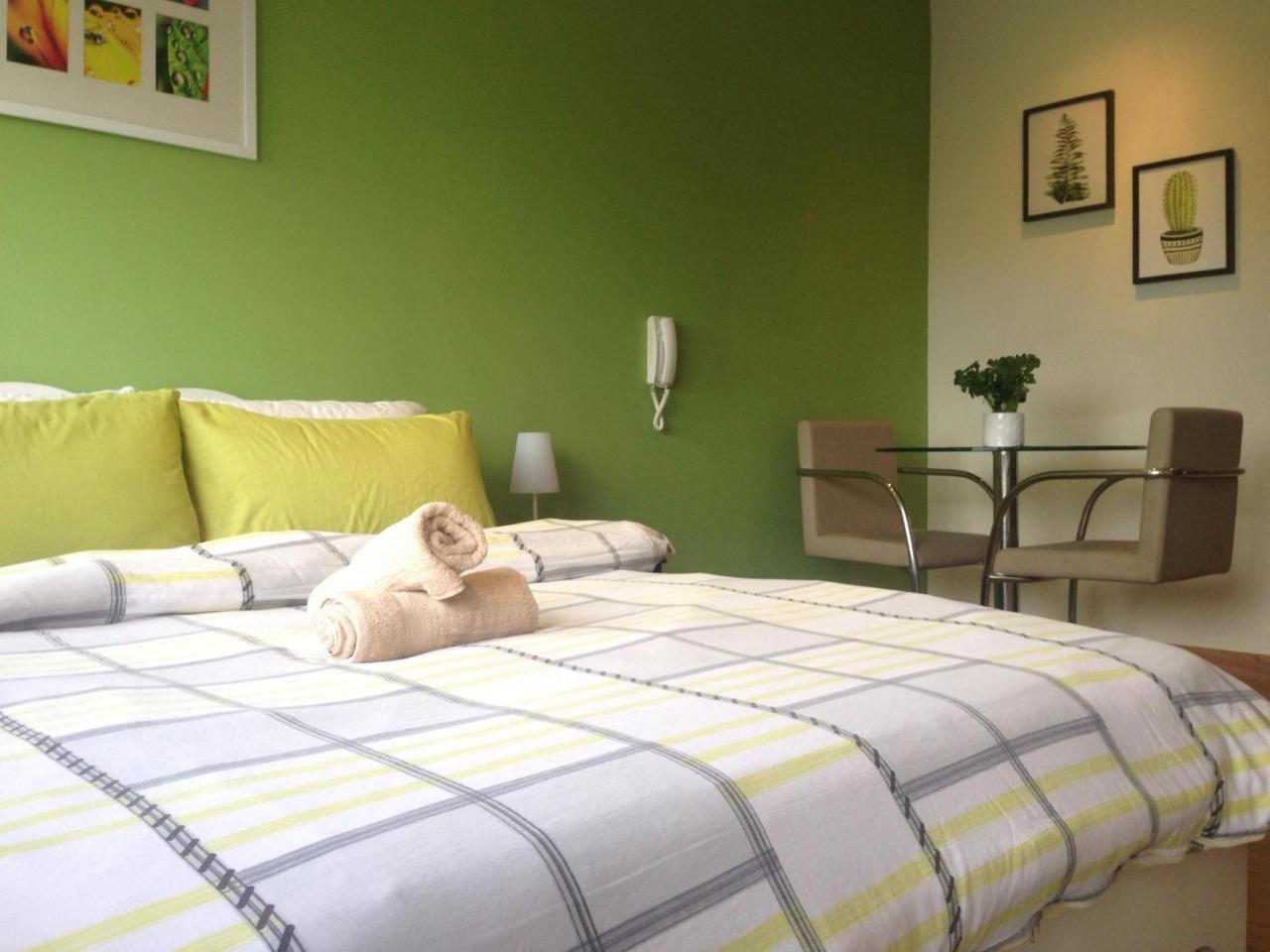 Seven Doors Aparthotels In Gramercy Makati Makati City Екстериор снимка