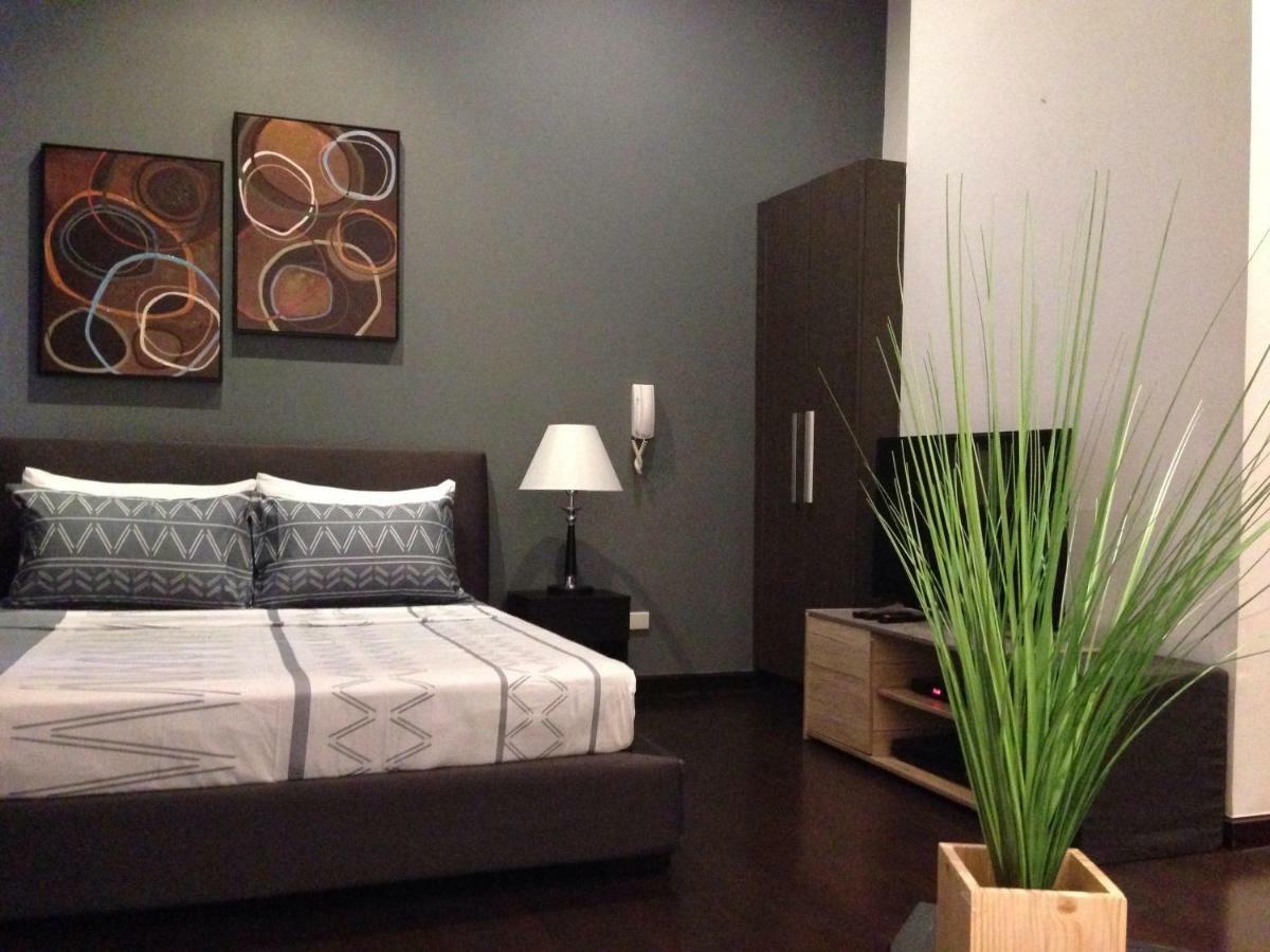 Seven Doors Aparthotels In Gramercy Makati Makati City Екстериор снимка