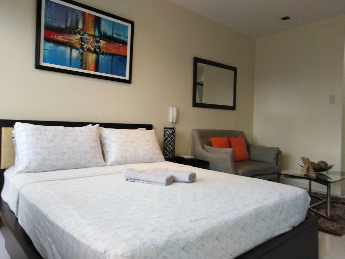 Seven Doors Aparthotels In Gramercy Makati Makati City Екстериор снимка